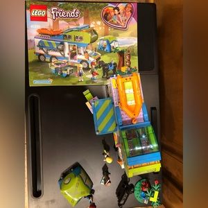 LEGO FRIENDS Mia’s Camper with assembly booklet